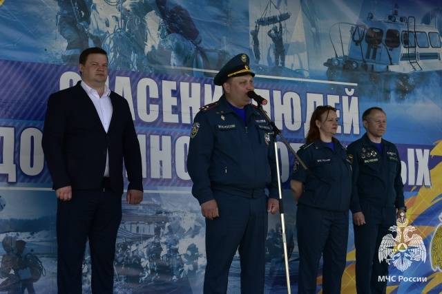 В городе Вытегра Вологодской области проходят межрегиональные соревнования по многоборью спасателей МЧС России «Кубок Севера»
