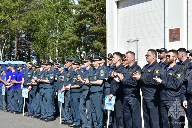 В городе Вытегра Вологодской области проходят межрегиональные соревнования по многоборью спасателей МЧС России «Кубок Севера»