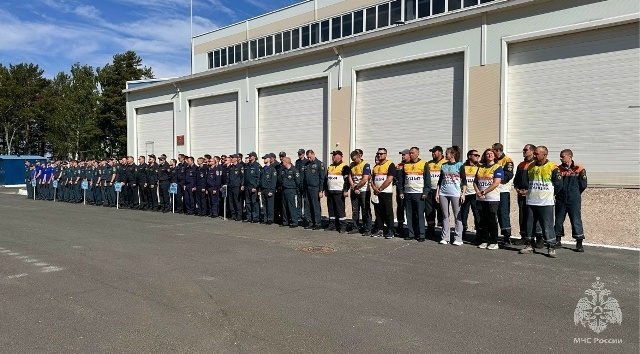 В городе Вытегра Вологодской области проходят межрегиональные соревнования по многоборью спасателей МЧС России «Кубок Севера»