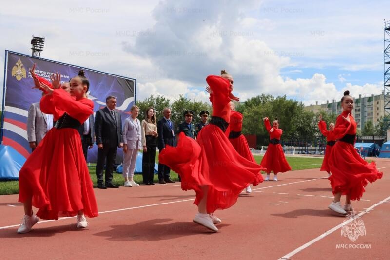 В Челябинске проходят межрегиональные соревнования по пожарно-спасательному спорту