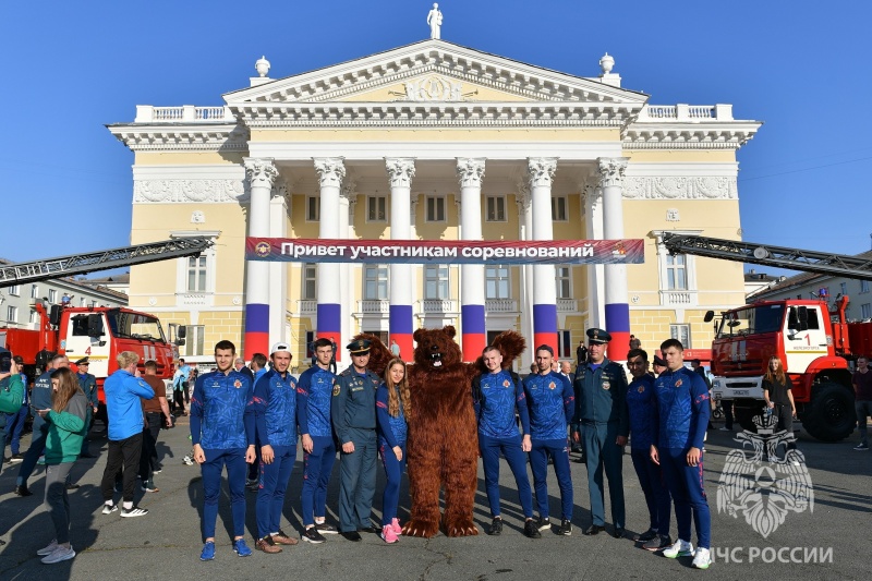 Торжественное открытие Всероссийских соревнований специальных управлений ФПС по пожарно-спасательному спорту памяти В.Т. Кишкурно