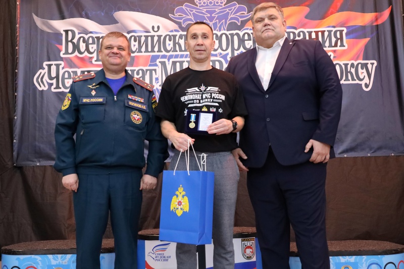 Триумф сибиряков: сборная Сибирского федерального округа стала победителем всероссийских соревнований «Чемпионат МЧС России» по боксу