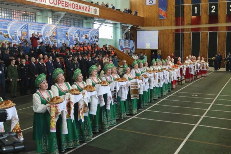 Подведены итоги первого дня Всероссийских соревнований на Кубок Министра МЧС России, Первенства России на Кубок ВДПО и Всероссийских соревнований среди специальных подразделений ФПС МЧС России по пожарно-спасательному спорту