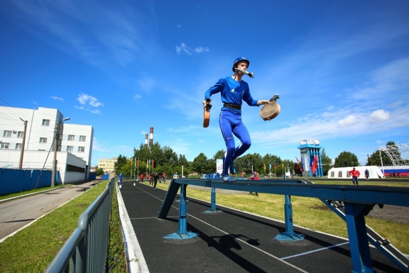 В Санкт-Петербурге спортсмены-прикладники боролись за звание лучших в преодолении пожарной эстафеты