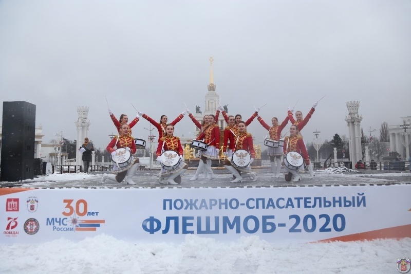 Состоялся флешмоб  пожарных и спасателей «Растопим лед вместе» 
