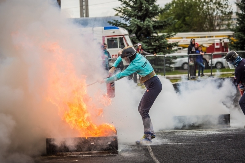 В Санкт-Петербурге спортсмены-прикладники боролись за звание лучших в преодолении пожарной эстафеты